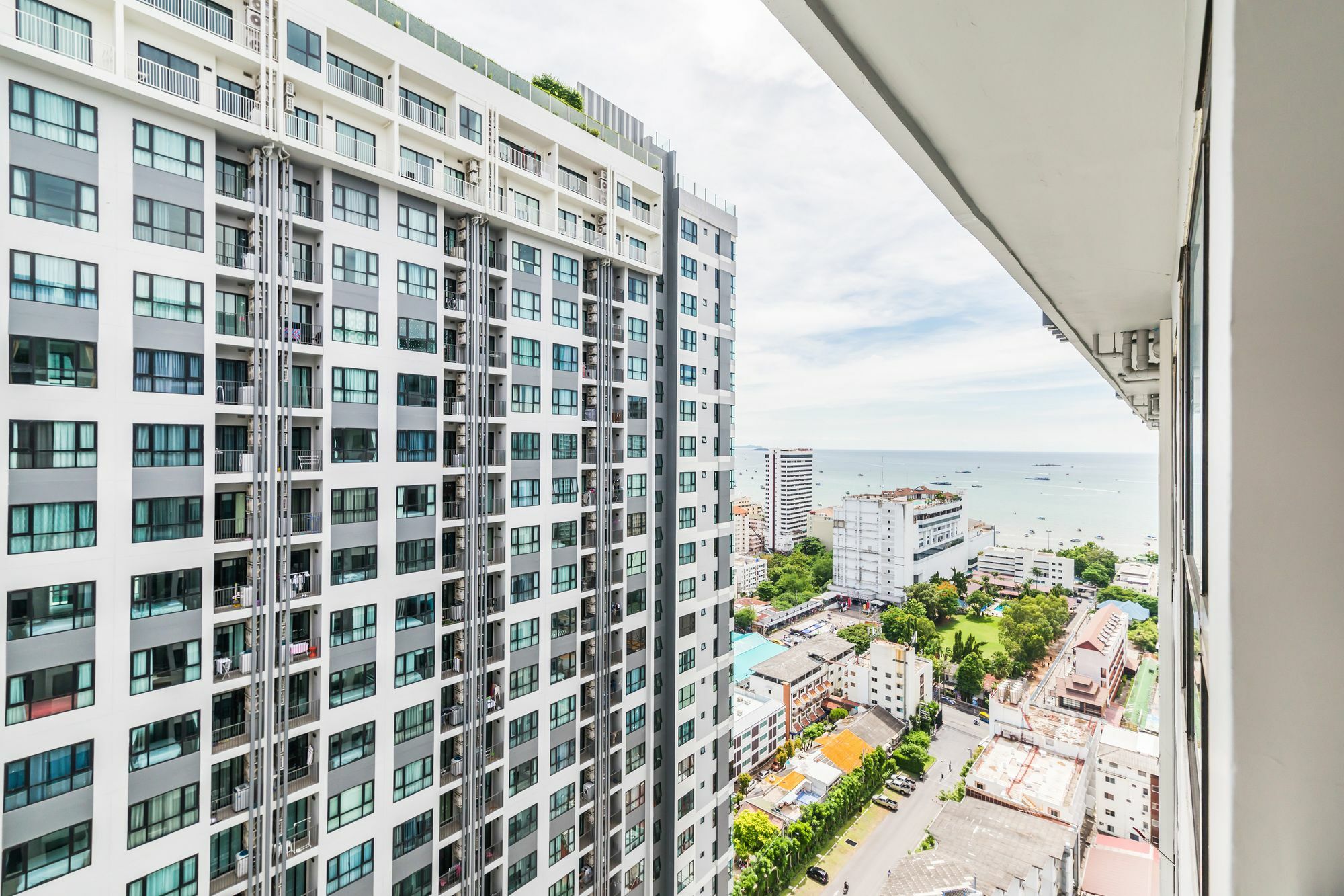 Favstay - The Base Central Pattaya Exterior foto