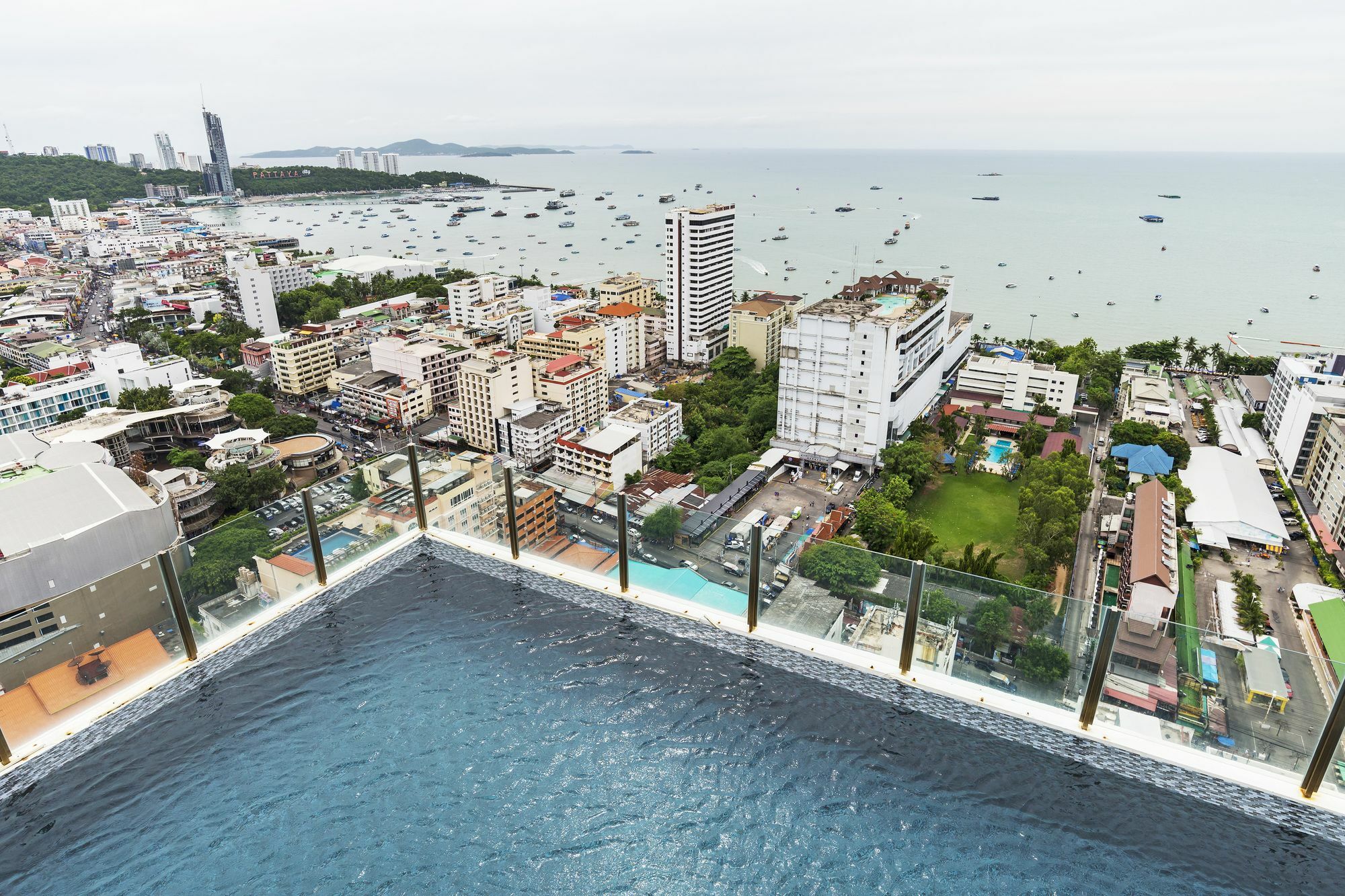 Favstay - The Base Central Pattaya Exterior foto