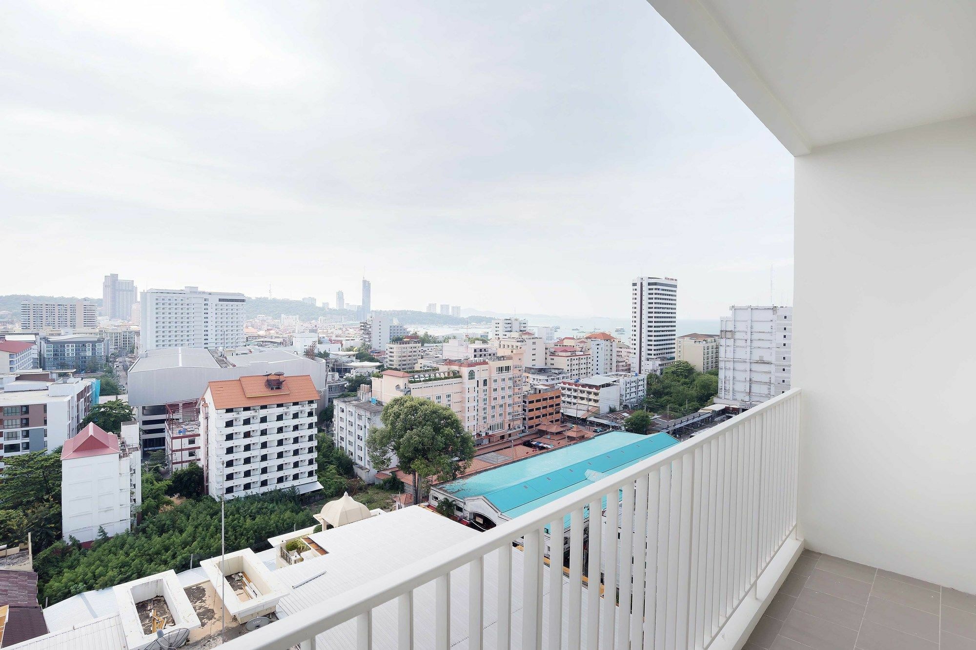 Favstay - The Base Central Pattaya Exterior foto